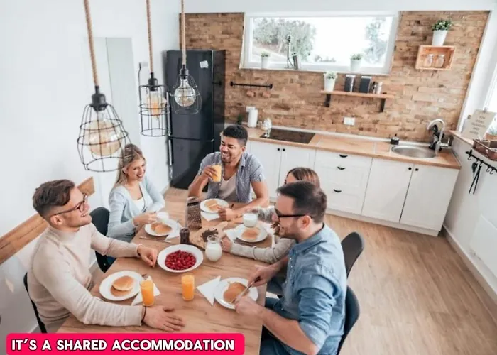 *rg7h*for Your Relaxed & Cosy Free Parking * Leeds